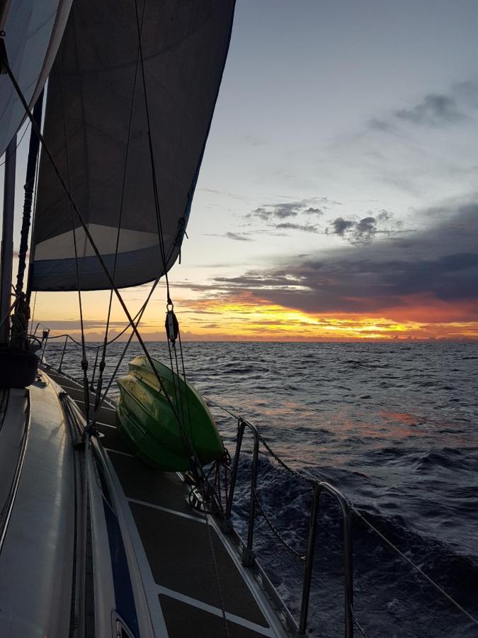 Séjour insolite voilier Mori Ora Moorea Exterior foto